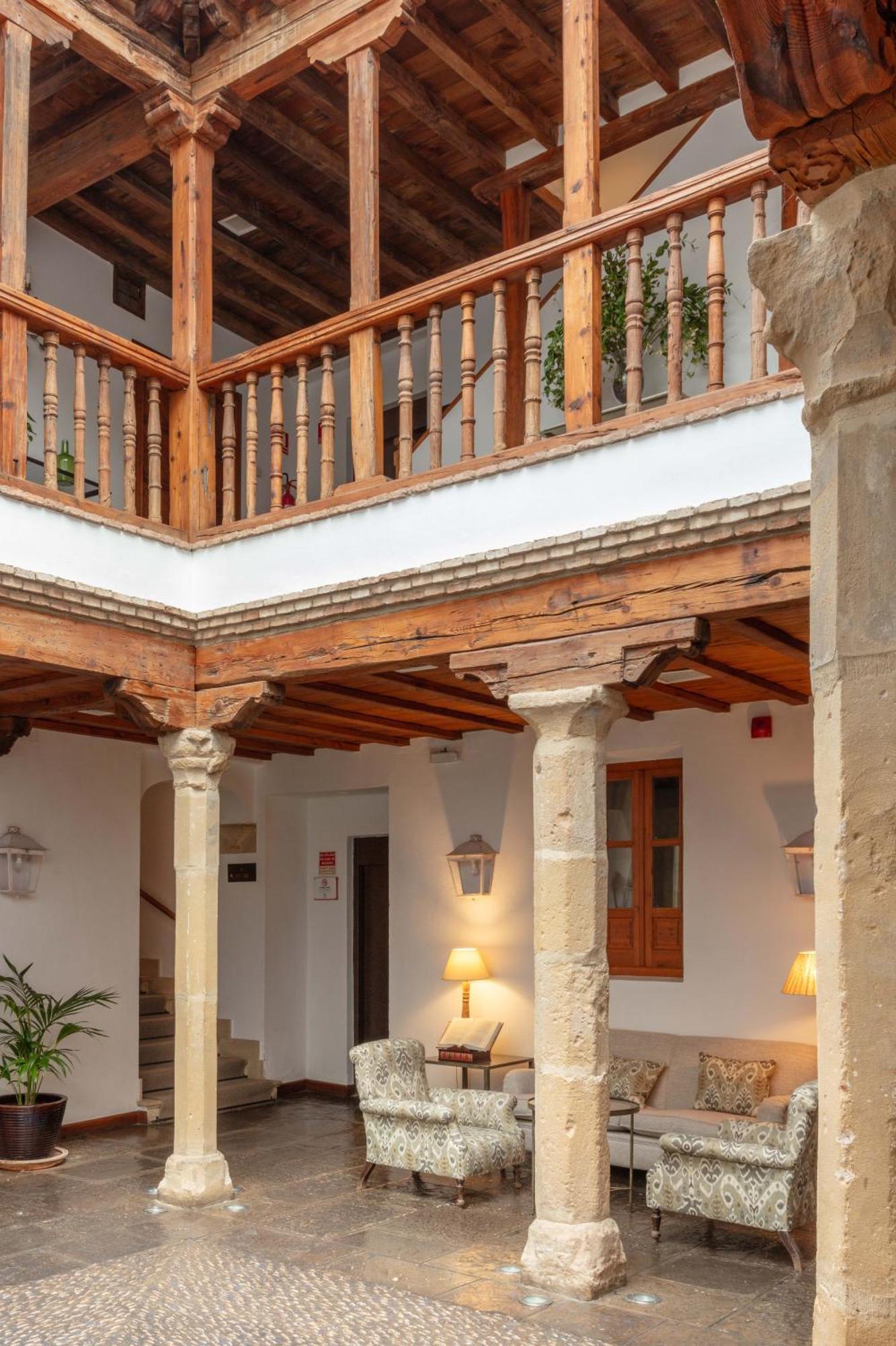 Hotel Puerta De La Luna Baeza Εξωτερικό φωτογραφία