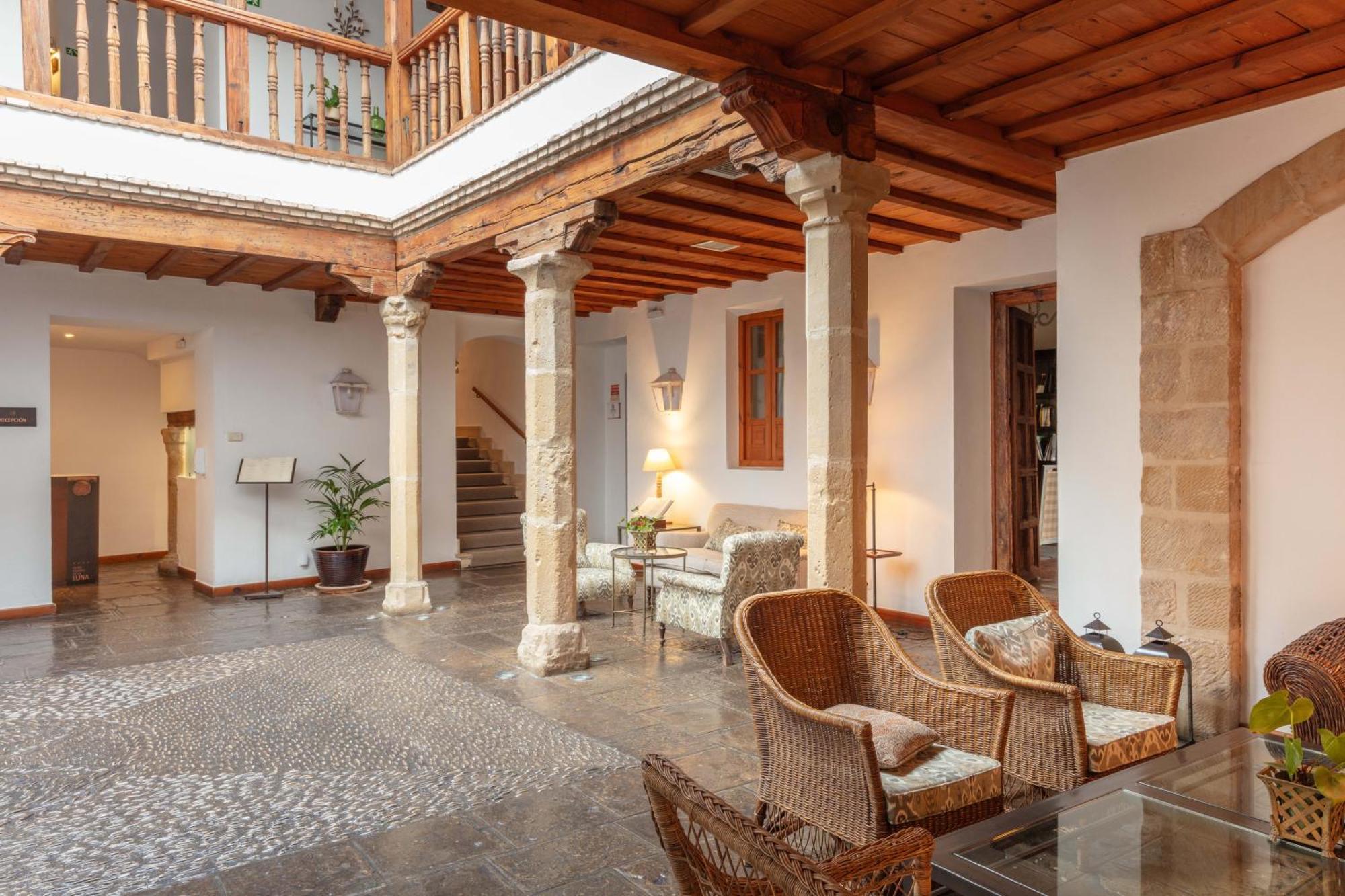 Hotel Puerta De La Luna Baeza Εξωτερικό φωτογραφία