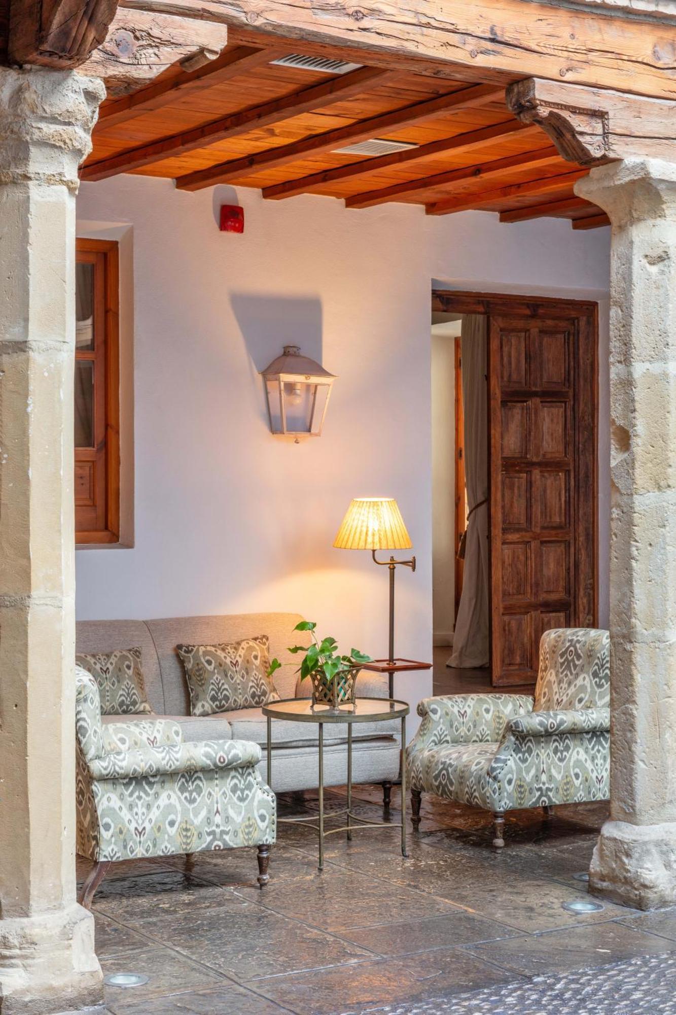 Hotel Puerta De La Luna Baeza Εξωτερικό φωτογραφία